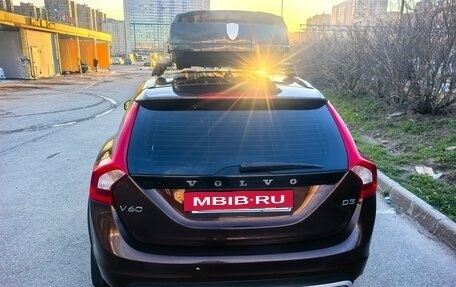 Volvo V60 Cross Country II, 2017 год, 2 100 000 рублей, 4 фотография