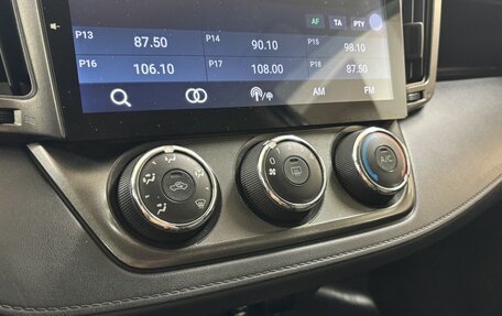 Toyota RAV4, 2015 год, 1 980 000 рублей, 15 фотография