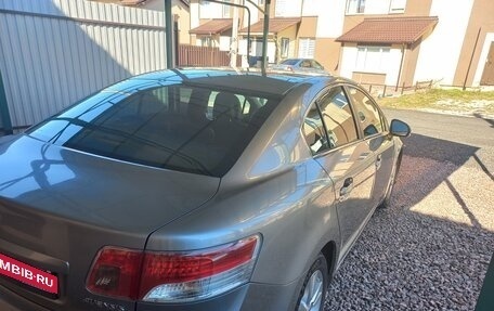 Toyota Avensis III рестайлинг, 2010 год, 1 000 000 рублей, 2 фотография