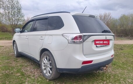 Mitsubishi Outlander III рестайлинг 3, 2013 год, 1 330 000 рублей, 3 фотография
