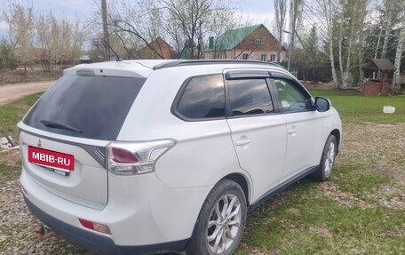 Mitsubishi Outlander III рестайлинг 3, 2013 год, 1 330 000 рублей, 8 фотография