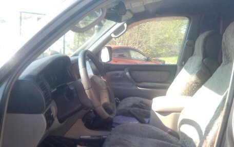 Toyota Land Cruiser 100 рестайлинг 2, 2004 год, 2 000 000 рублей, 4 фотография