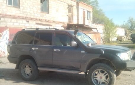 Toyota Land Cruiser 100 рестайлинг 2, 2004 год, 2 000 000 рублей, 2 фотография