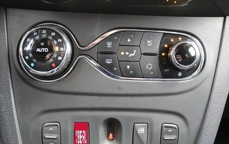 Renault Sandero II рестайлинг, 2015 год, 870 000 рублей, 11 фотография