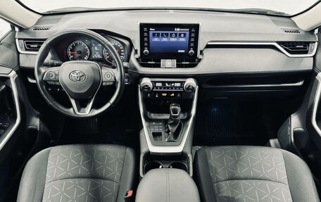 Toyota RAV4, 2021 год, 3 500 000 рублей, 9 фотография