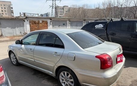 Toyota Avensis III рестайлинг, 2003 год, 500 000 рублей, 1 фотография