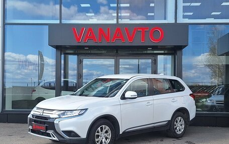 Mitsubishi Outlander III рестайлинг 3, 2018 год, 2 215 000 рублей, 1 фотография