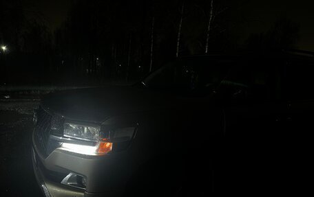 Toyota Land Cruiser 200, 2009 год, 3 800 000 рублей, 8 фотография