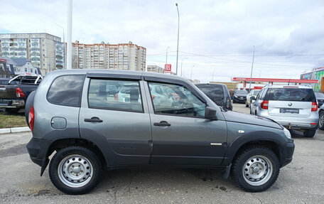 Chevrolet Niva I рестайлинг, 2017 год, 730 000 рублей, 5 фотография