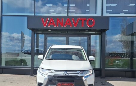 Mitsubishi Outlander III рестайлинг 3, 2018 год, 2 215 000 рублей, 2 фотография