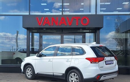 Mitsubishi Outlander III рестайлинг 3, 2018 год, 2 215 000 рублей, 8 фотография