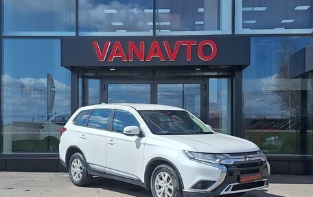 Mitsubishi Outlander III рестайлинг 3, 2018 год, 2 215 000 рублей, 3 фотография