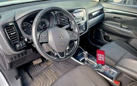 Mitsubishi Outlander III рестайлинг 3, 2018 год, 2 215 000 рублей, 10 фотография