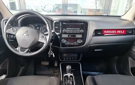 Mitsubishi Outlander III рестайлинг 3, 2018 год, 2 215 000 рублей, 9 фотография