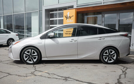 Toyota Prius IV XW50, 2016 год, 1 553 000 рублей, 5 фотография