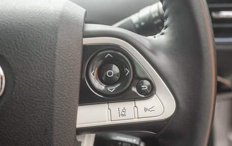 Toyota Prius IV XW50, 2016 год, 1 553 000 рублей, 11 фотография