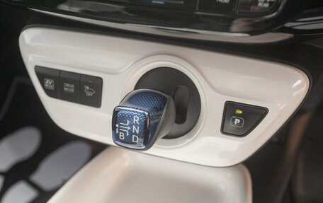 Toyota Prius IV XW50, 2016 год, 1 553 000 рублей, 13 фотография