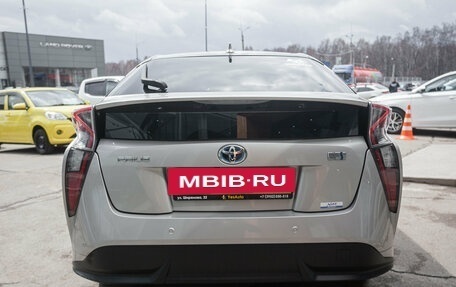 Toyota Prius IV XW50, 2016 год, 1 553 000 рублей, 3 фотография