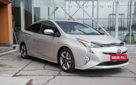 Toyota Prius IV XW50, 2016 год, 1 553 000 рублей, 10 фотография