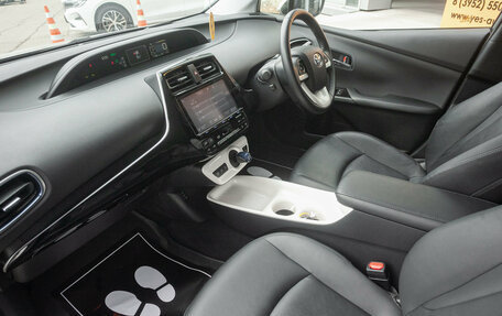 Toyota Prius IV XW50, 2016 год, 1 553 000 рублей, 20 фотография