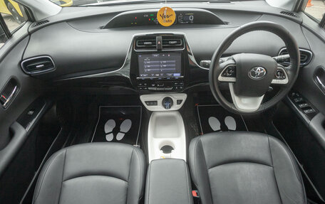 Toyota Prius IV XW50, 2016 год, 1 553 000 рублей, 18 фотография