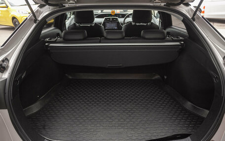 Toyota Prius IV XW50, 2016 год, 1 553 000 рублей, 16 фотография