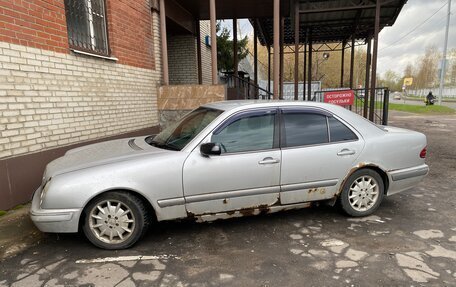 Mercedes-Benz E-Класс, 1999 год, 160 000 рублей, 2 фотография