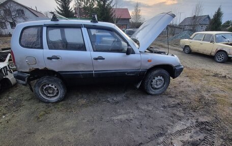 Chevrolet Niva I рестайлинг, 2004 год, 135 000 рублей, 2 фотография