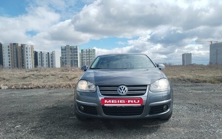 Volkswagen Jetta VI, 2010 год, 750 000 рублей, 2 фотография