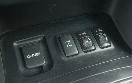 Toyota Land Cruiser Prado 120 рестайлинг, 2007 год, 2 085 000 рублей, 12 фотография