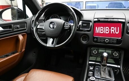 Volkswagen Touareg III, 2013 год, 2 499 900 рублей, 9 фотография