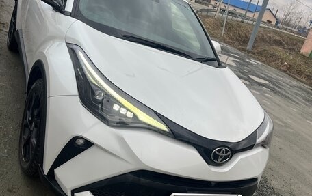 Toyota C-HR I рестайлинг, 2022 год, 2 800 000 рублей, 1 фотография