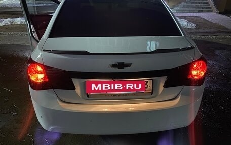 Chevrolet Cruze II, 2011 год, 950 000 рублей, 3 фотография