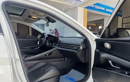 Hyundai Elantra, 2022 год, 1 460 000 рублей, 10 фотография