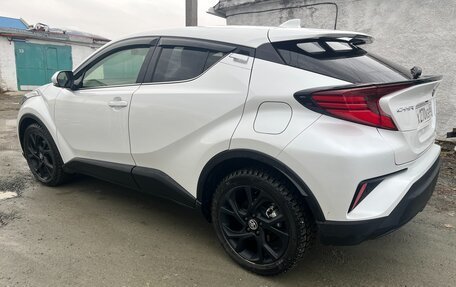 Toyota C-HR I рестайлинг, 2022 год, 2 800 000 рублей, 4 фотография