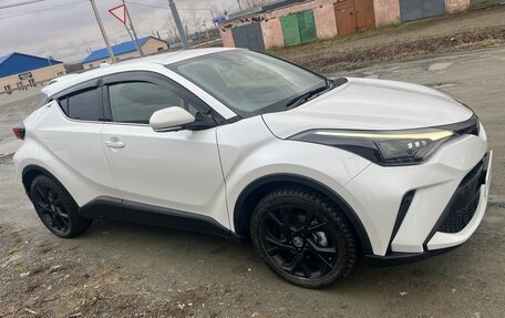 Toyota C-HR I рестайлинг, 2022 год, 2 800 000 рублей, 3 фотография