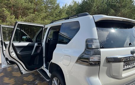 Toyota Land Cruiser Prado 150 рестайлинг 2, 2017 год, 3 700 000 рублей, 6 фотография