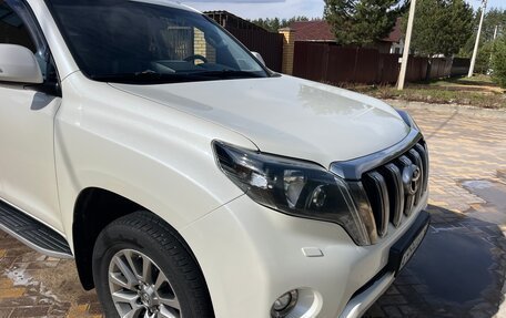 Toyota Land Cruiser Prado 150 рестайлинг 2, 2017 год, 3 700 000 рублей, 3 фотография
