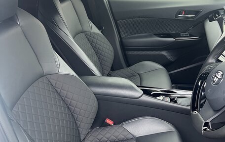 Toyota C-HR I рестайлинг, 2022 год, 2 800 000 рублей, 8 фотография