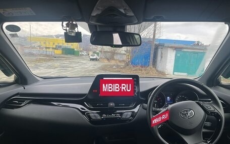 Toyota C-HR I рестайлинг, 2022 год, 2 800 000 рублей, 7 фотография