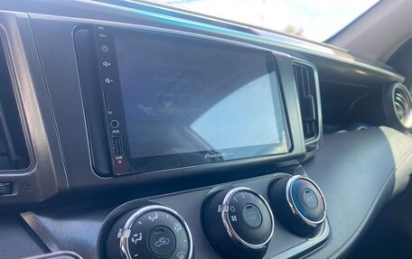 Toyota RAV4, 2015 год, 1 900 000 рублей, 10 фотография