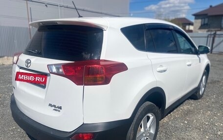 Toyota RAV4, 2015 год, 1 900 000 рублей, 6 фотография