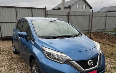 Nissan Note II рестайлинг, 2019 год, 900 000 рублей, 1 фотография