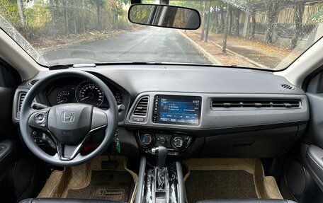 Honda Vezel, 2021 год, 1 219 000 рублей, 14 фотография