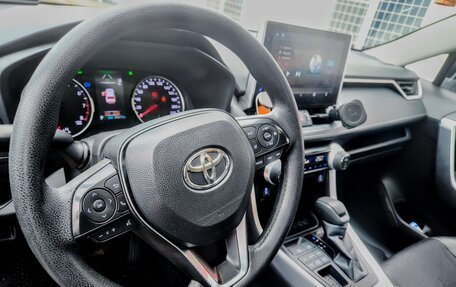 Toyota RAV4, 2021 год, 3 870 000 рублей, 14 фотография