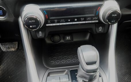 Toyota RAV4, 2021 год, 3 870 000 рублей, 16 фотография