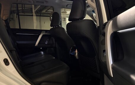 Toyota Land Cruiser Prado 150 рестайлинг 2, 2020 год, 7 290 000 рублей, 25 фотография