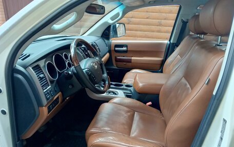 Toyota Sequoia II рестайлинг, 2011 год, 2 740 000 рублей, 12 фотография