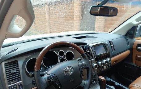 Toyota Sequoia II рестайлинг, 2011 год, 2 740 000 рублей, 11 фотография