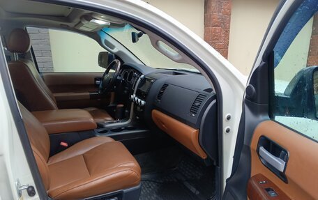 Toyota Sequoia II рестайлинг, 2011 год, 2 740 000 рублей, 13 фотография